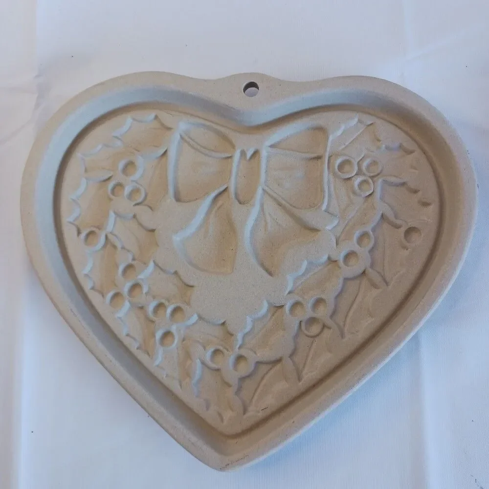 Two Pampered Chef Family Heritage Winter Wreath Welcome Home Heart Cookie Molds